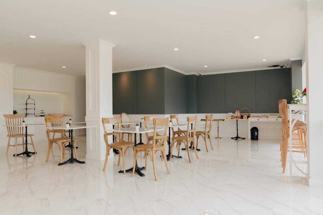 Chanita Hotel Csumphon Kültér fotó