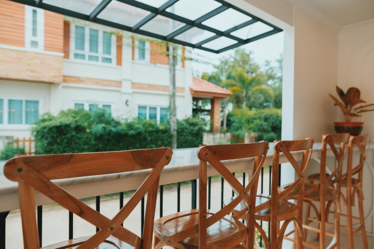 Chanita Hotel Csumphon Kültér fotó