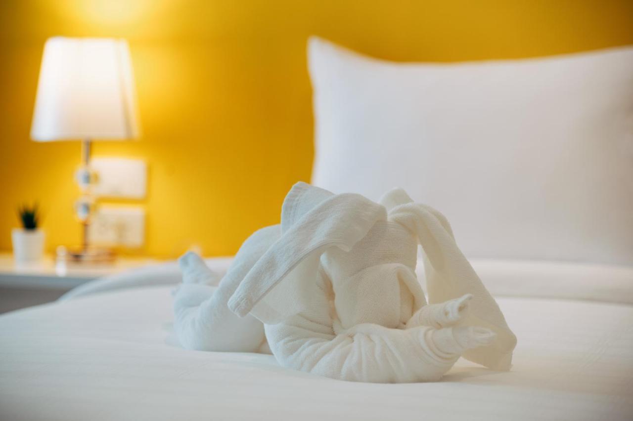 Chanita Hotel Csumphon Kültér fotó
